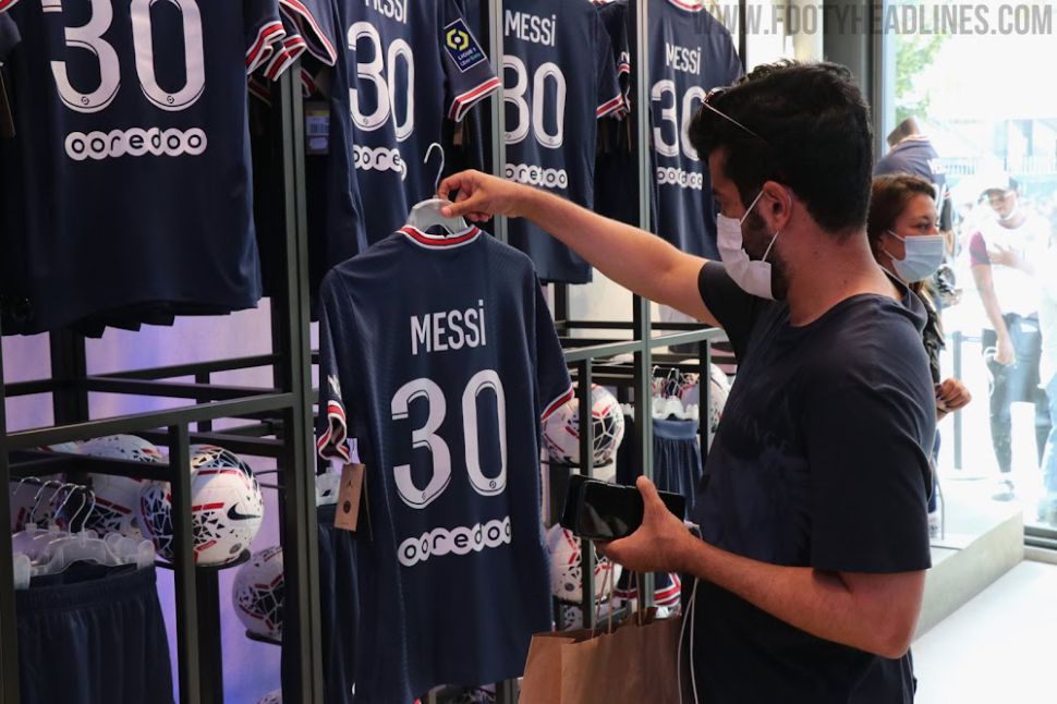 PSG tăng doanh số bán hàng nhờ Messi