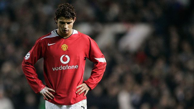Áo đấu chữ ký Ronaldo #7 Manchester United 2004-2006 home shirt jersey