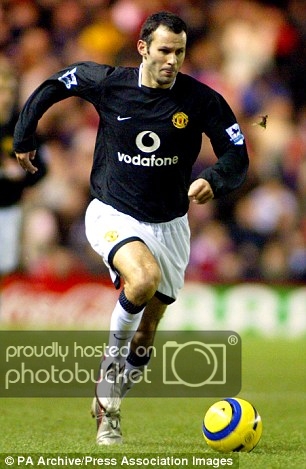 Áo đấu Giggs #11 Manchester United 2003-2005 away shirt jersey black
