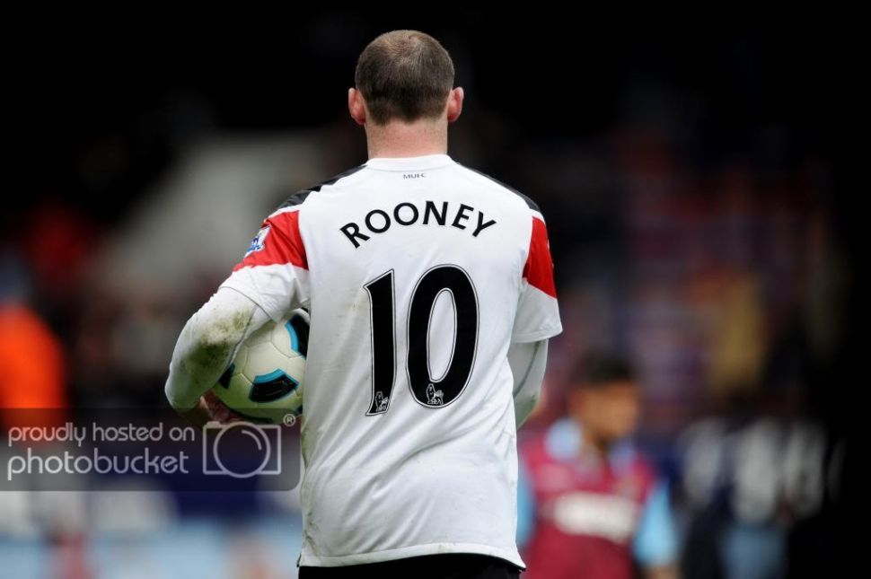 Áo đấu Rooney #10 Manchester United 2010-2012 away shirt jersey white