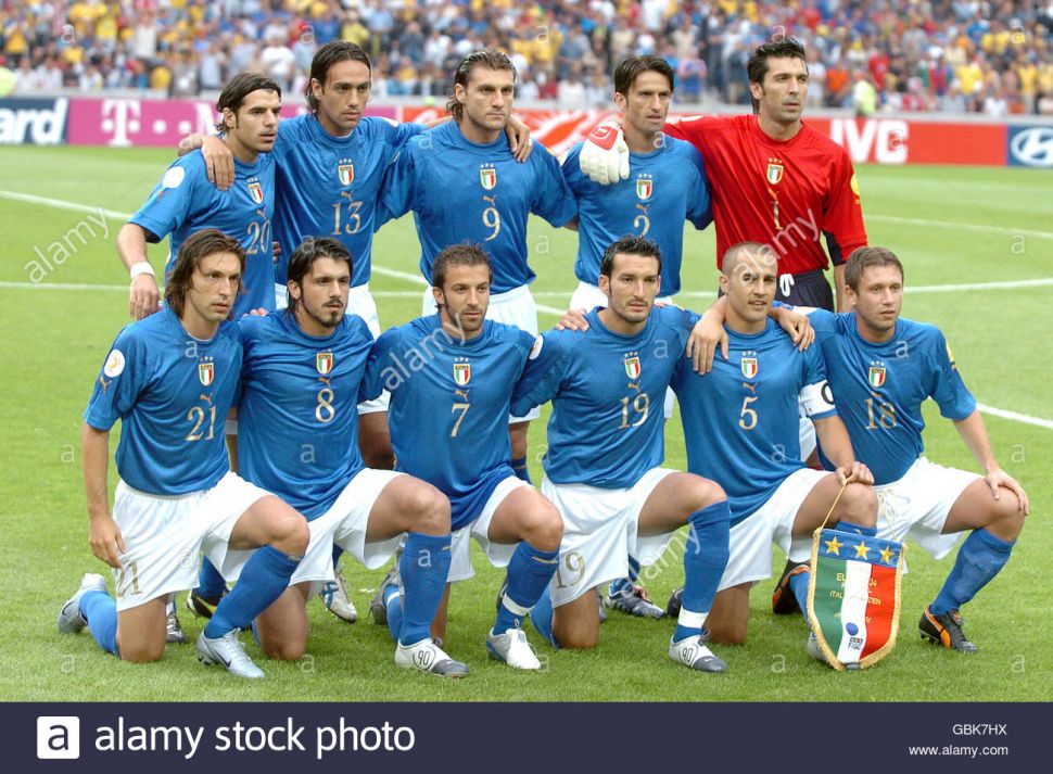 Áo đấu Francesco Totti #10 Italy 2004-2006 home shirt jersey blue