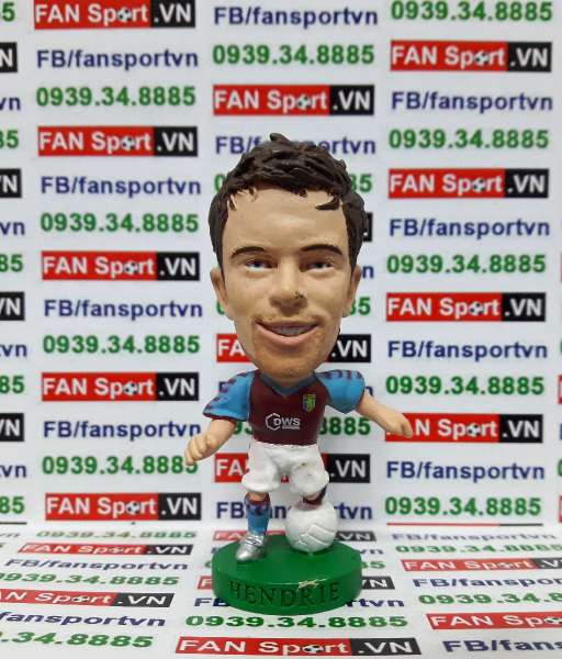 Tượng Lee Hendrie Aston Villa 2004-2005 home - corinthian PRO1171