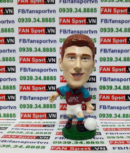 Tượng Tommy Johnson Aston Villa 1995-1997 home - corinthian PL223