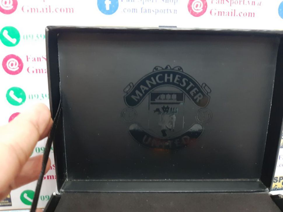 Bộ huy hiệu Manchester United Magnificent 7's badge set