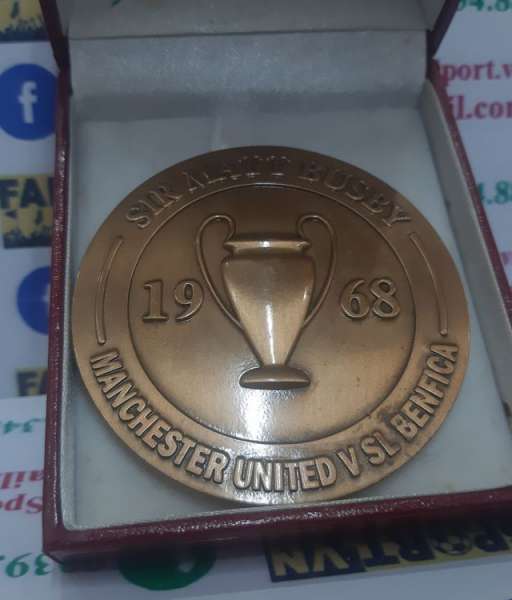 Huy chương Champion League winner 1968 - Matt Busby medal box