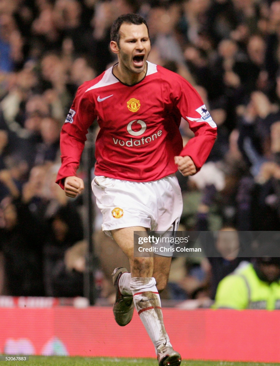 Áo đấu chữ ký Giggs 11 Manchester United 2004-2006 home shirt jersey