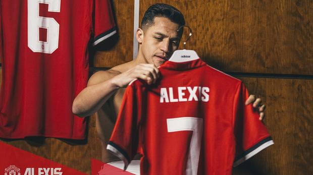 Áo adizero Alexis Sanchez #7 Manchester United 2017-2018 home shirt