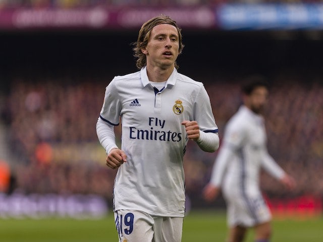 Áo đấu Luka Modric #19 Real Madrid 2016-2017 home shirt jersey white