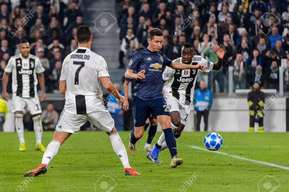 Áo đấu Ronaldo 7 Juventus 2018-2019 home black white shirt jersey