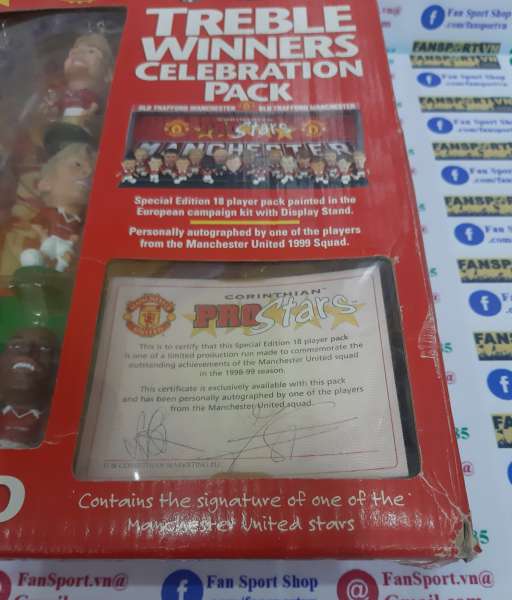 Box 1999 Manchester United Treble Yorke signed celebration corinthian