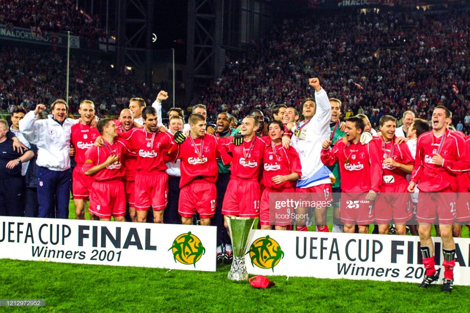 Áo đấu Gerrard 17 Liverpool UEFA Cup final 2001 home shirt 2000 2002