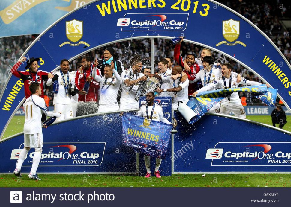 Bộ tượng Swansea City League Cup Winner 2012-2013 soccerstarz box set