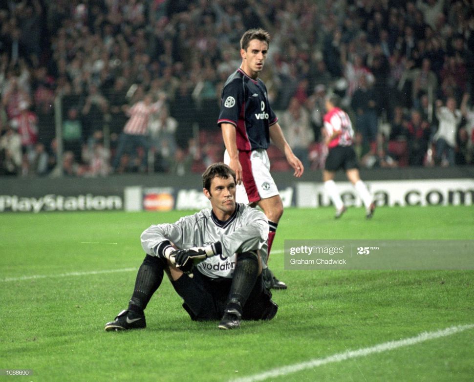 Áo Van Der Gouw 17 Manchester United 2000-2001 away shirt goalkeeper