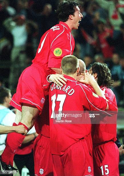Áo đấu Gerrard 17 Liverpool UEFA Cup final 2001 home shirt 2000 2002