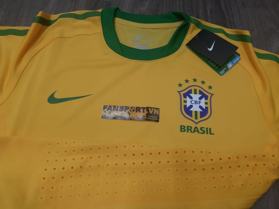 Box áo Brazil 2010-2011 home player issue shirt jersey 1067 Limited