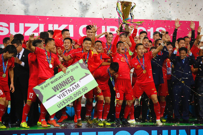 Áo Việt Nam 2008-2018 Champions AFF Cup home đỏ shirt Vietnam BWNT