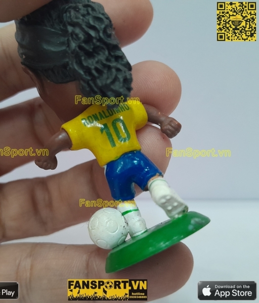 Tượng Ronaldinho 10 Brazil 2010 2011 home yellow kodoto ball