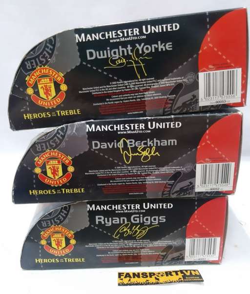 Set tượng Manchester United Hero Treble 1999 Beckham Giggs Yorke box