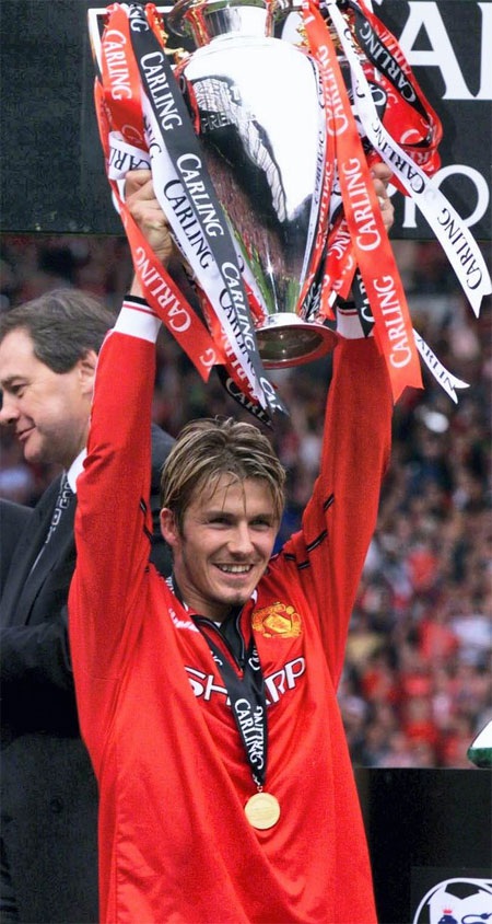 Tượng chữ ký Beckham Manchester United 1998 1999 2000 corinthian PTSE7