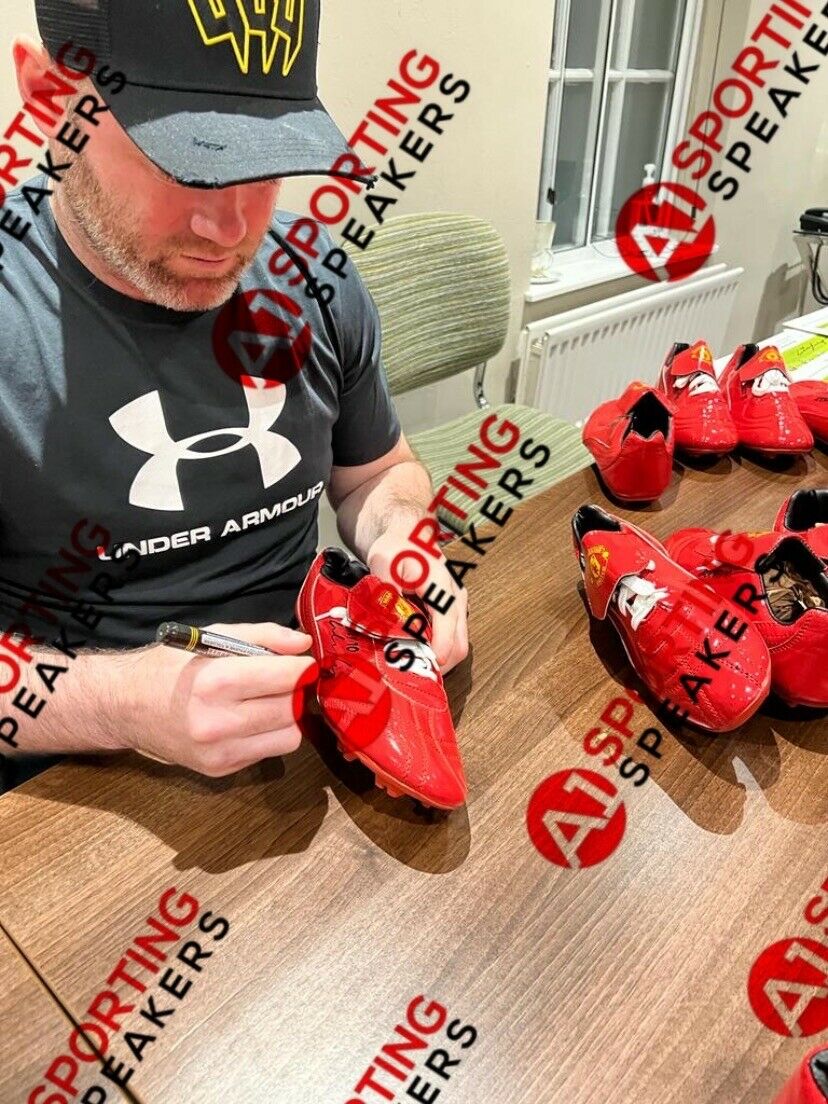 Giày chữ ký Wayne Rooney Manchester United red shoes COA display box