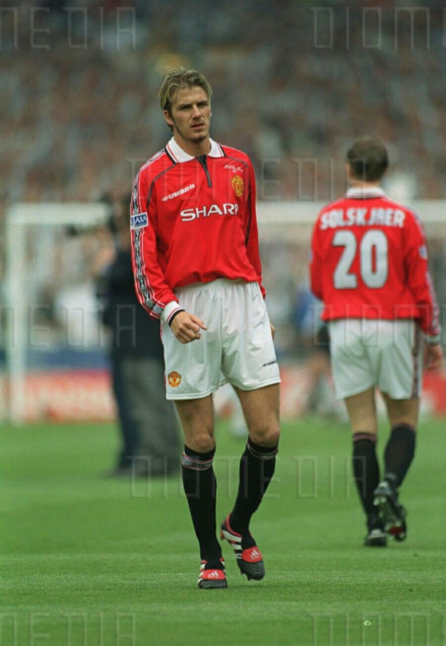 Tượng Beckham 7 Manchester United 1998-2000 home FA Cup Final 1999