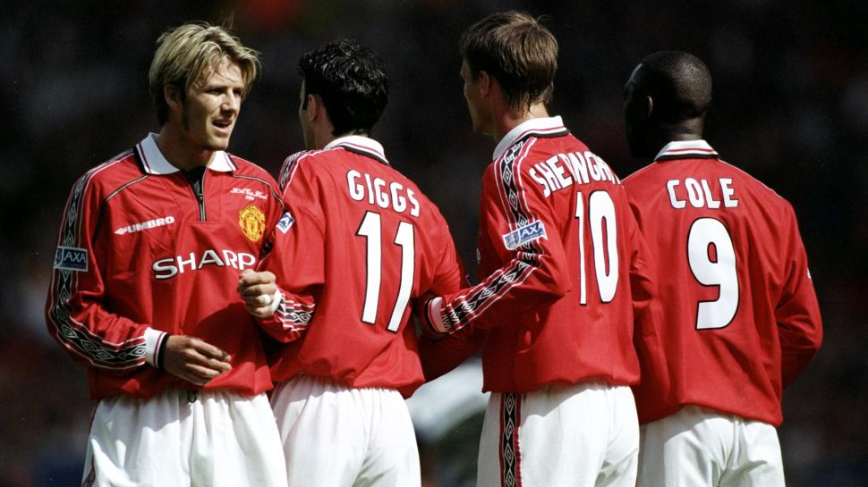 Tượng Beckham 7 Manchester United 1998-2000 home FA Cup Final 1999