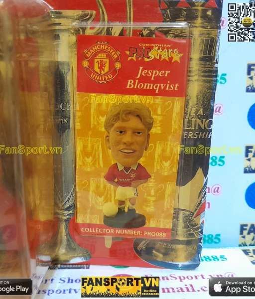 Tượng Blomqvist Manchester United 1999 Treble Winner corinthian PRO088