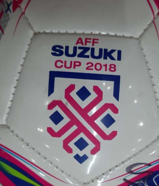 Ball chữ ký tuyển Việt Nam chung kết AFF Suzuki Cup 2018 Grand Sport
