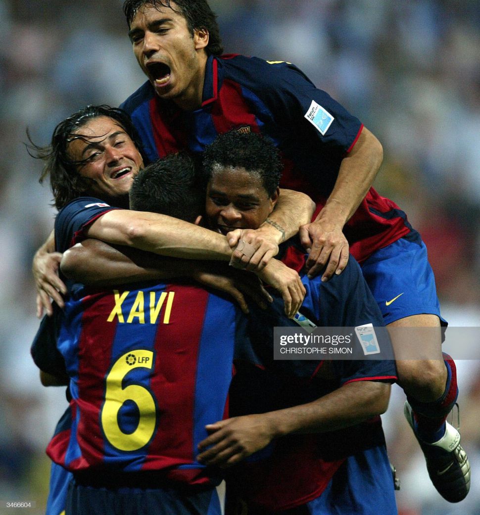 Áo đấu Kluivert 9 Barcelona 2003 2004 home shirt jersey 112589 Nike