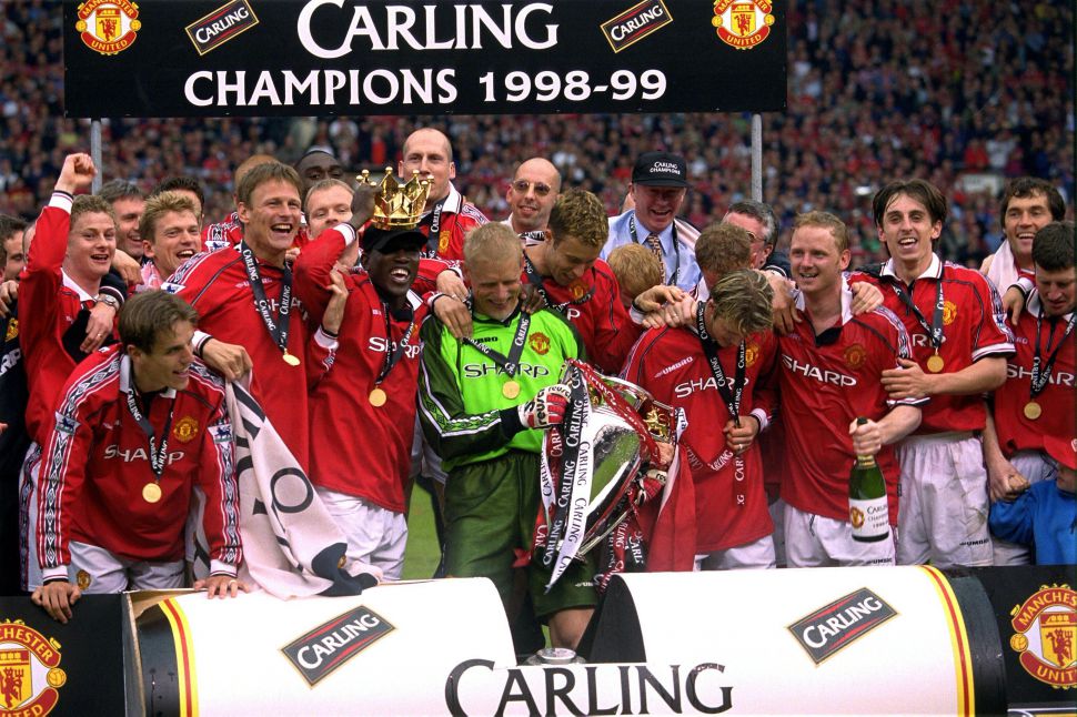 Set 7 tượng Manchester United 1998 1999 2000 Special Edition Platinum