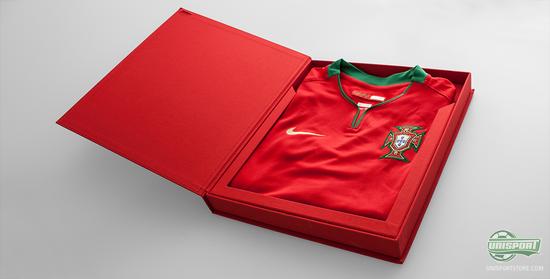 Box áo đấu Portugal European Championships 2008 Limited shirt 269975