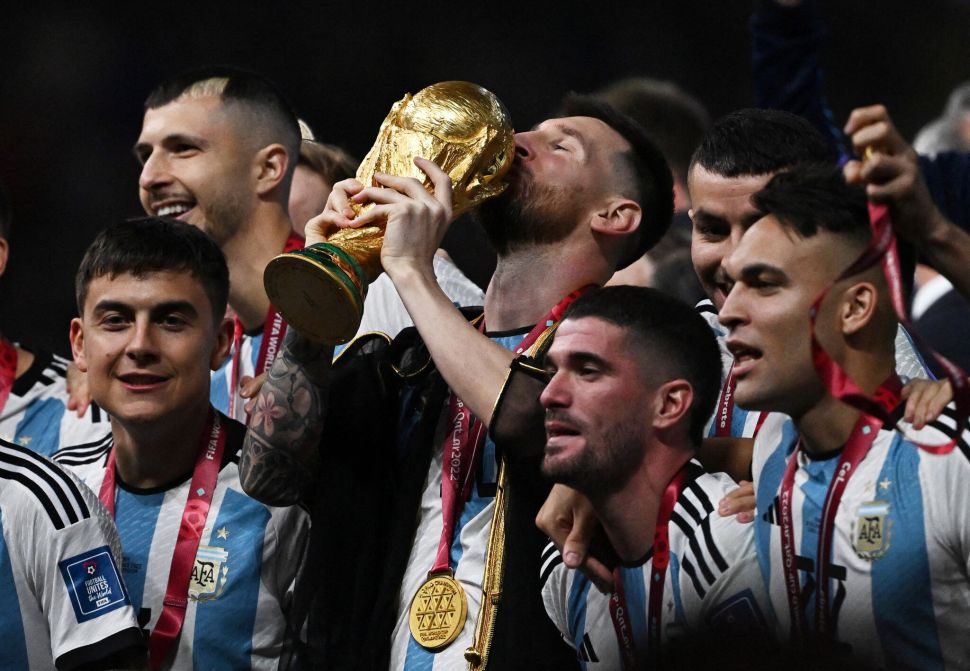 2022 Argentinal Qatar World Cup Final gold medal winner huy chương