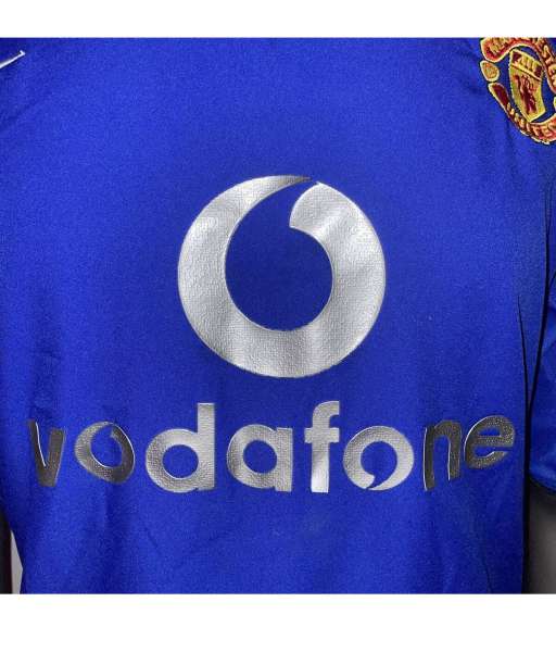 Logo tài trợ Vodafone silver Manchester United 2002 2003 third shirt