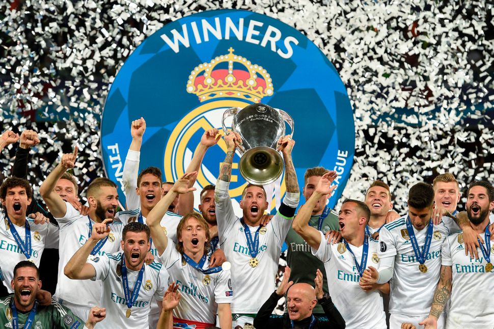 Áo đấu Real Madrid 2017-2018 home shirt jersey white AZ8059 adidas