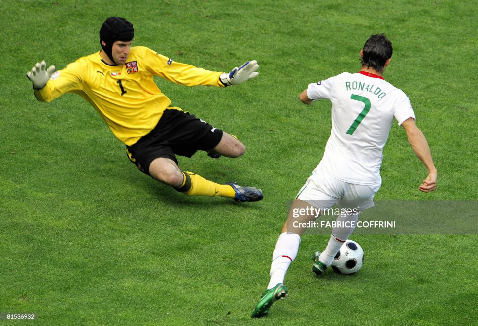 Áo Ronaldo Portugal 2008 2009 2010 away shirt jersey white 259181 Nike
