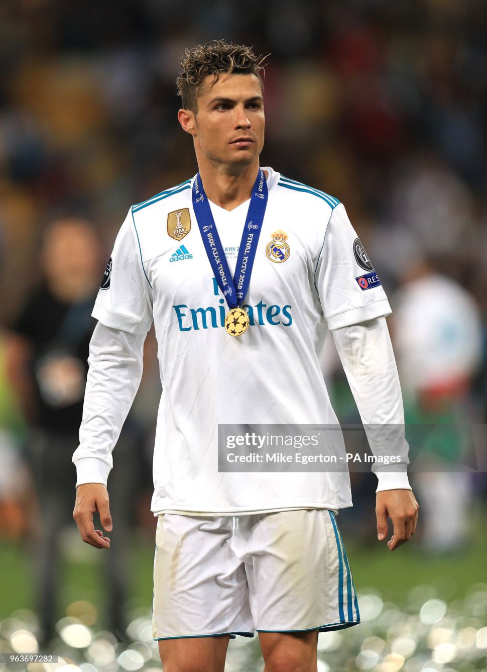 Áo Ronaldo 7 Real Madrid 2017-2018 home shirt jersey AZ8059 Adidas