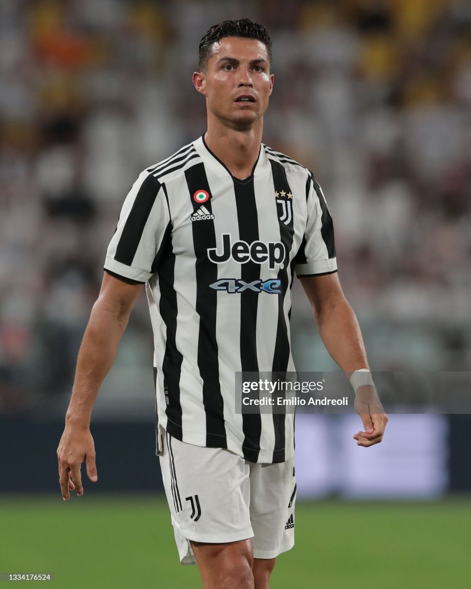 Box áo Ronaldo Juventus 2021 2022 home 10 year at home Allianz GS1442