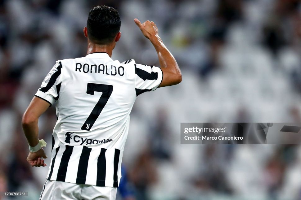 Box áo Ronaldo Juventus 2021 2022 home 10 year at home Allianz GS1442