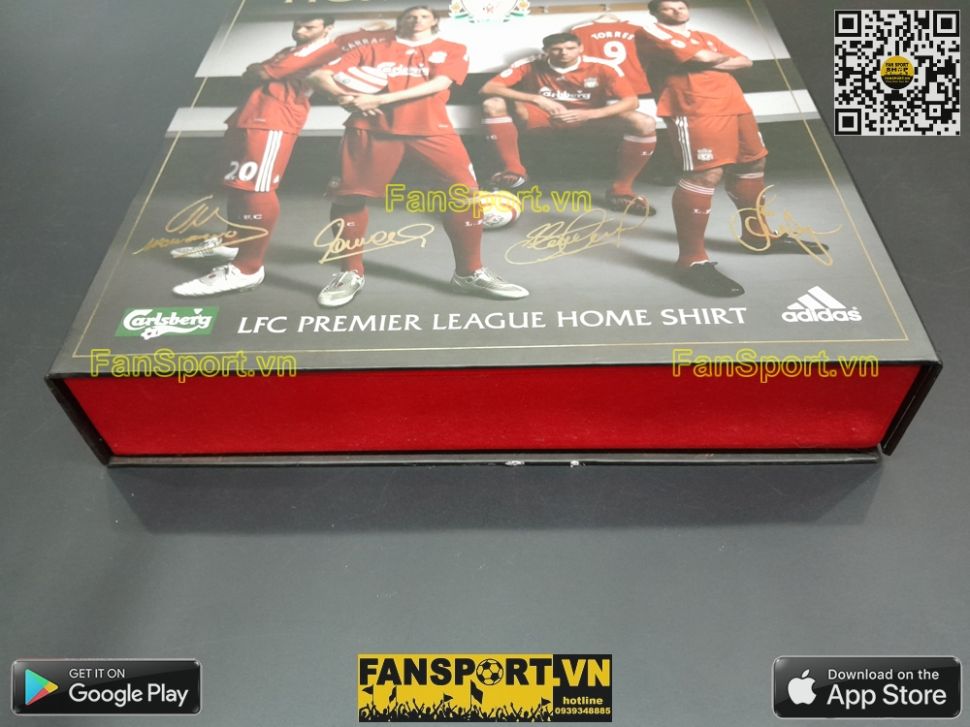 Box Liverpool 2008 2009 2010 home shirt limited Torres, Gerrard signed