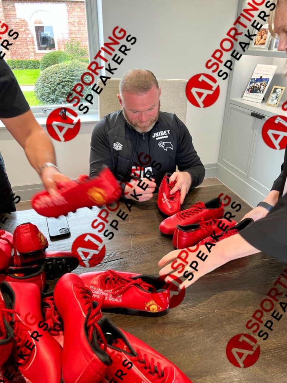 Giày chữ ký Wayne Rooney Manchester United red shoes COA 253 goal