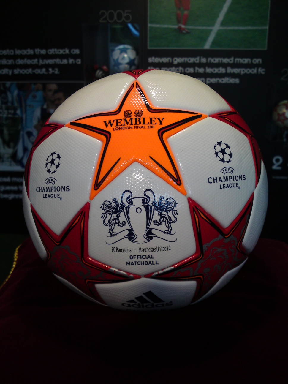 Ball Adidas Champion League 2011 Manchester United Barcelona B34003