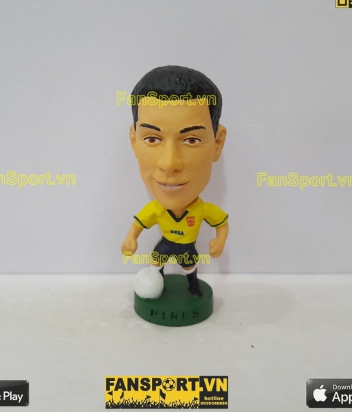 Tượng Robert Pires 7 Arsenal 1999 2000 away yellow corinthian PRO339