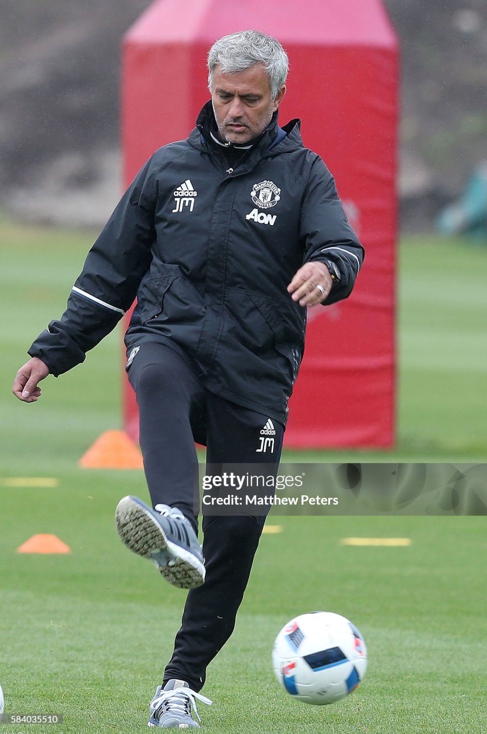 Áo khoác Manchester United 2016-2017 black jacket coach Adidas