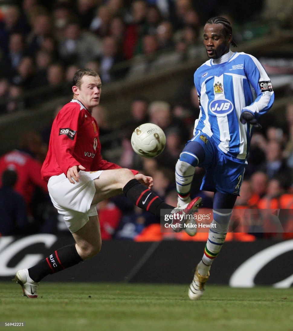 Ball official match Carling Cup Final 2006 Manchester United Mitre
