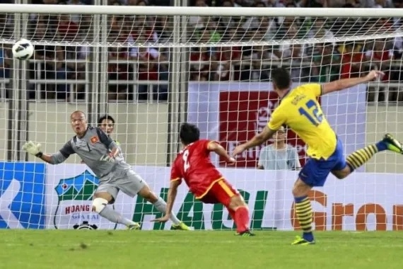 Áo đấu thủ môn Việt Nam 2012 2013 goalkeeper gk xám 507914 Nike long