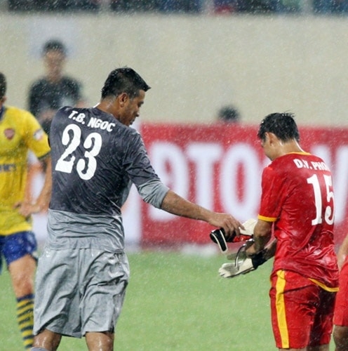 Áo đấu thủ môn Việt Nam 2012 2013 goalkeeper gk xám 507914 Nike long