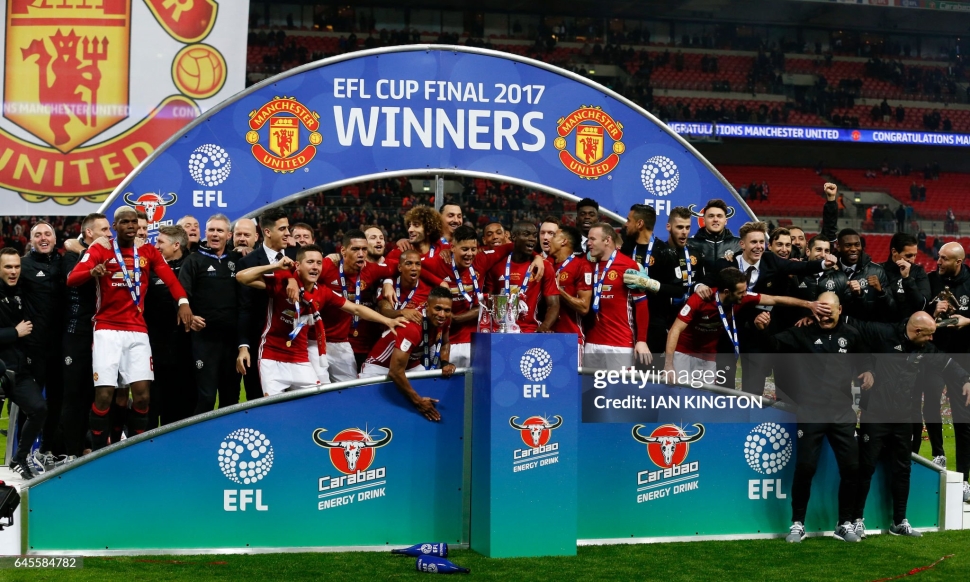 Box áo chữ ký Manchester United 2016-2017 shirt jersey AI6720 signed