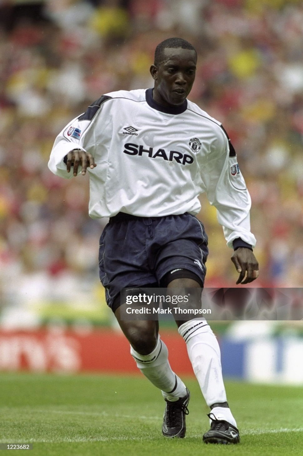 Áo đấu Manchester United 1999-2000 third shirt jersey white Umbro Y