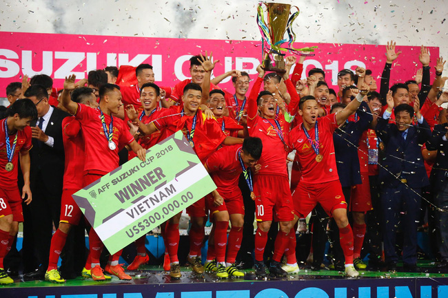 Áo Việt Nam 2008-2018 Champions AFF Cup home shirt Vietnam Grand Sport