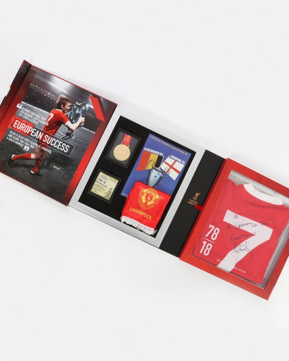 Box áo chữ ký Dalglish 7 signed Liverpool Champion League 1978 shirt